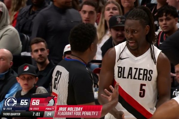 配资知名配资门户 好在没事！霍勒迪追防对小琼斯一级恶犯 后者调整后继续打